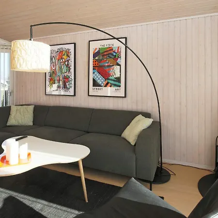 Hotel 8 Person In Dronningm Lle 3*