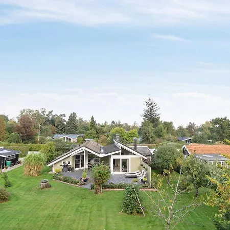 Hotel 8 Person In Dronningm Lle 3*