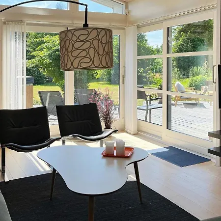 8 Person In Dronningm Lle 3*